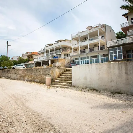 Apartmans And Ana Διαμέρισμα *