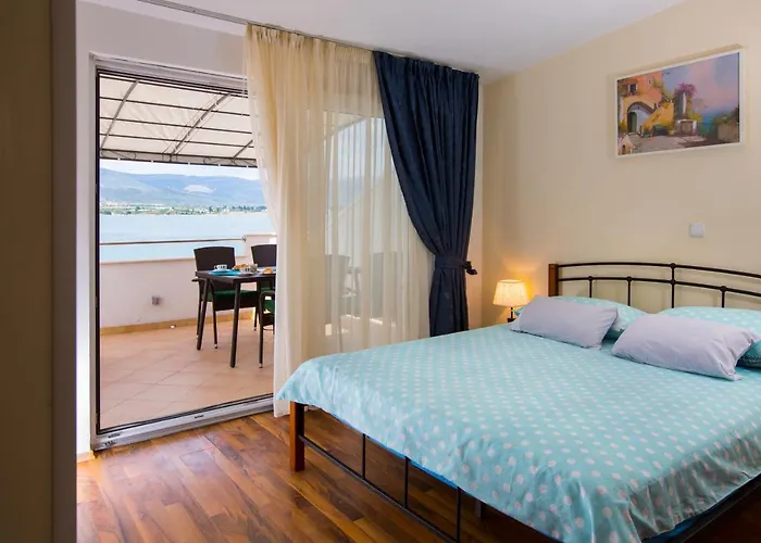 Apartmans And Ana * Τρογκίρ