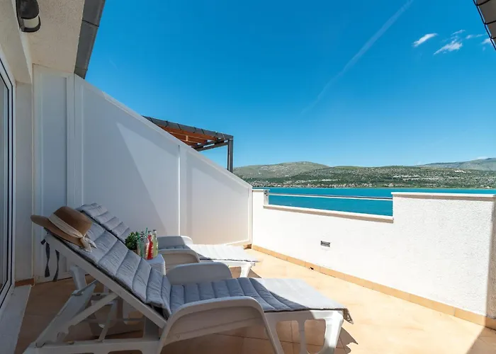 Apartmans And Ana Τρογκίρ