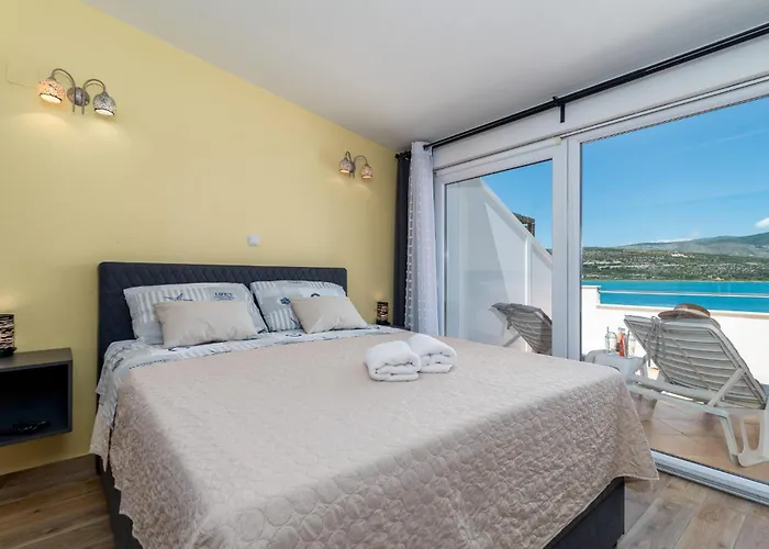 Apartmans And Ana Τρογκίρ